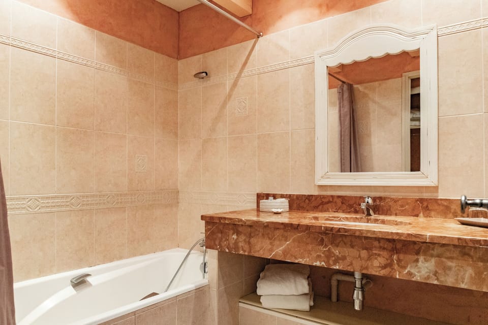 Room (Confort) | Bathroom | Hair dryer, towels
