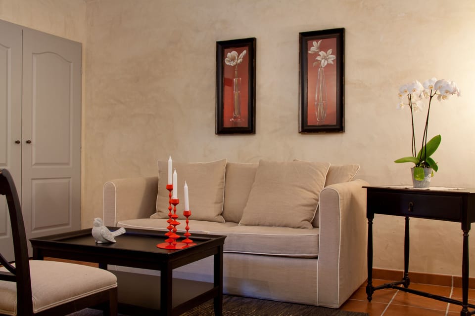 Minibar, in-room safe, individually decorated, individually furnished