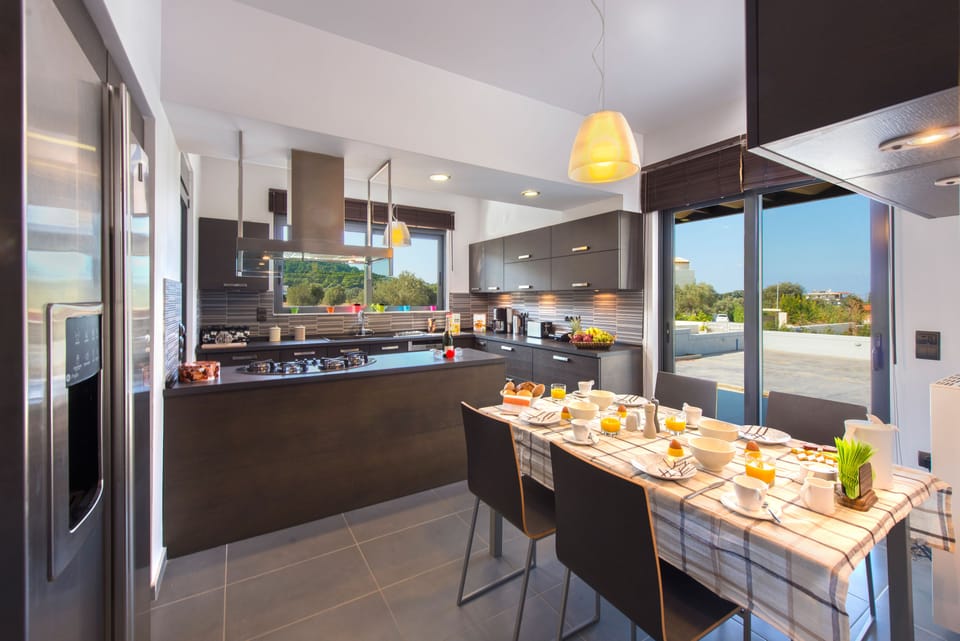 Family Villa, 4 Bedrooms, Private Pool | Private kitchen | Fridge, microwave, oven, stovetop