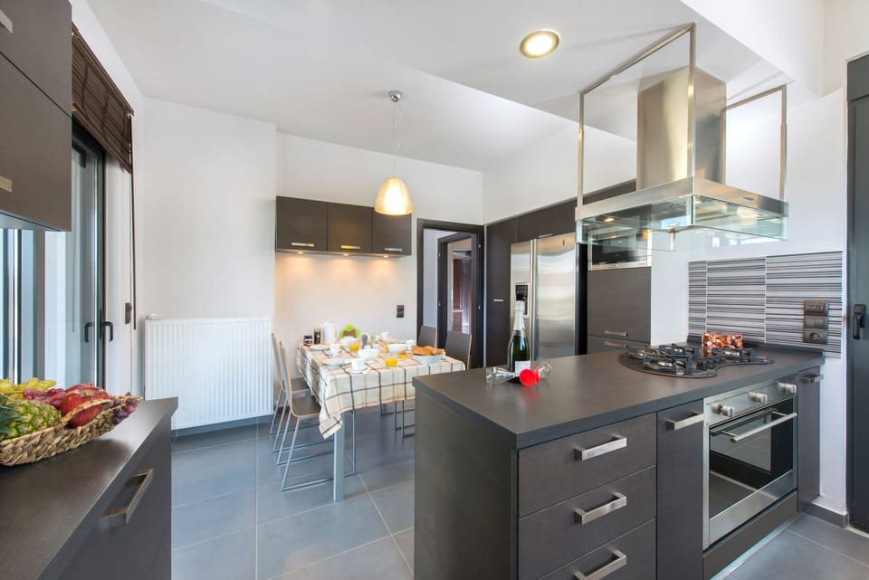 Family Villa, 4 Bedrooms, Private Pool | Private kitchen | Fridge, microwave, oven, stovetop