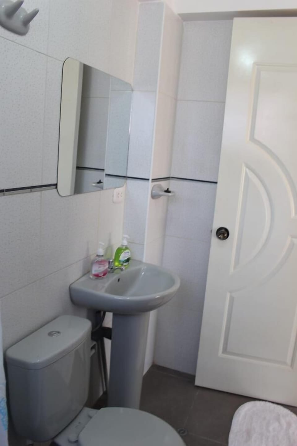 Shower, rainfall showerhead, free toiletries, hair dryer