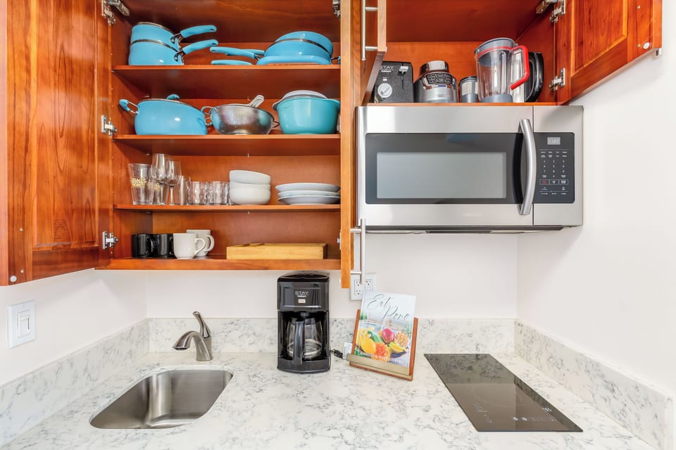 Cook like a local in this fully stocked kitchen