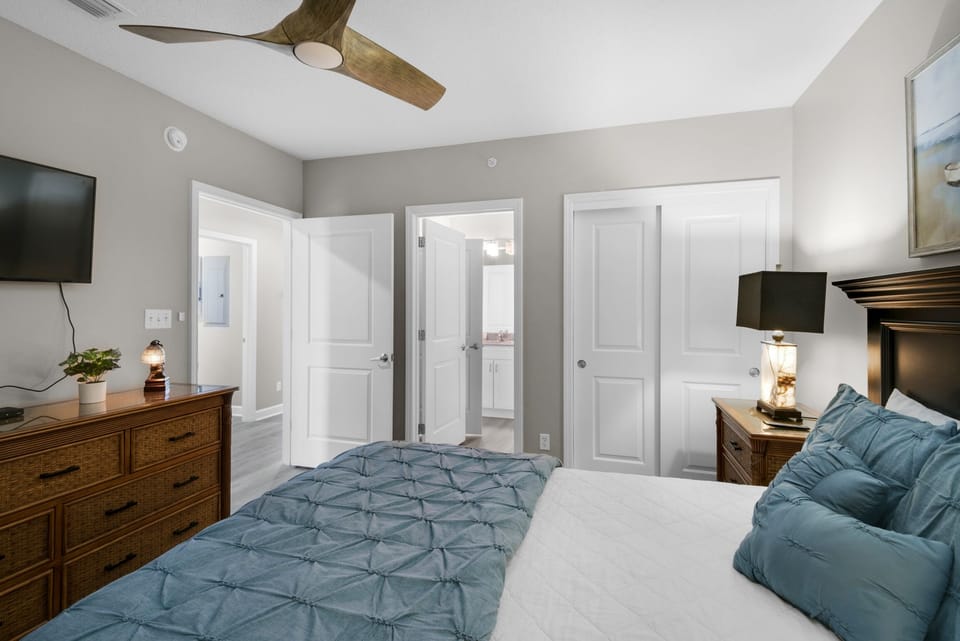 Guest bedroom suite
