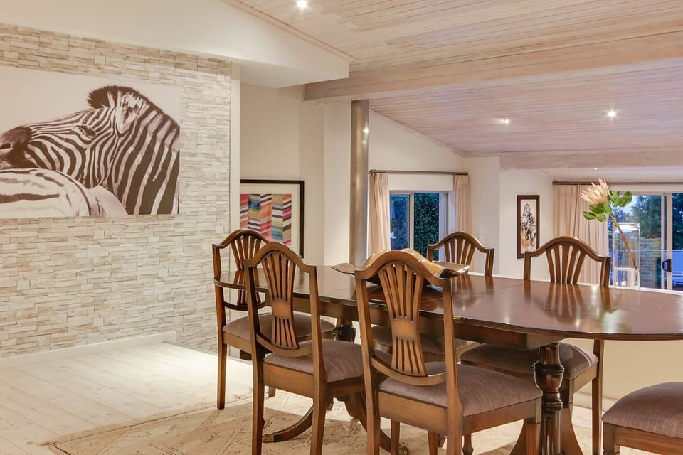 Villa, Multiple Beds, Non Smoking, Mountain View | In-room dining