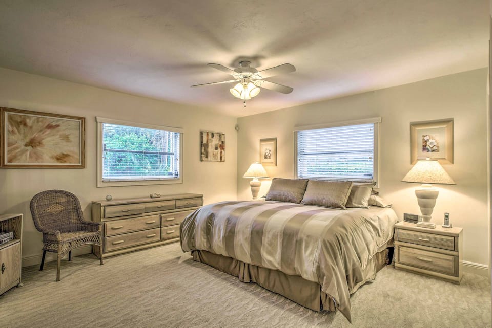 Bedroom 1 | King Bed