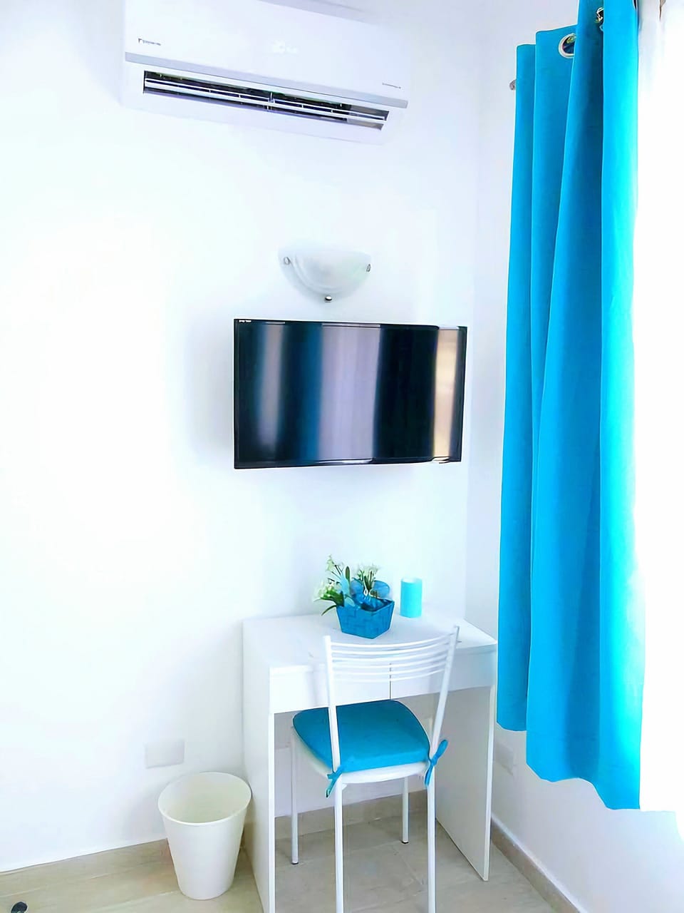 Deluxe Suite, Terrace, Pool View | In-room safe, individually decorated, individually furnished, desk