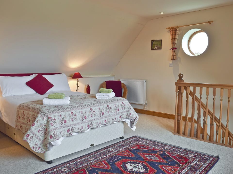 Double bedroom with En-Suite | Sunrise, Kings Coughton, near Alcester