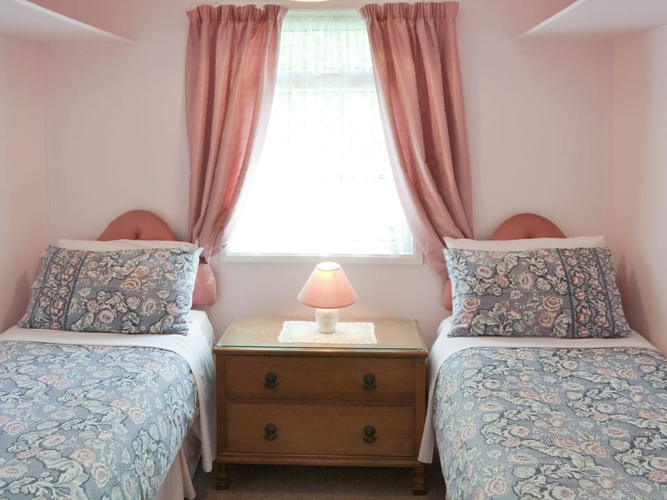 Good-sized twin bedroom | Silver Birches, Horning