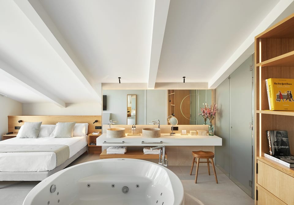 Suite, Sea View | In-room safe, desk, free WiFi