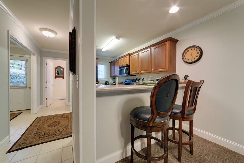 Kitchen & Bar