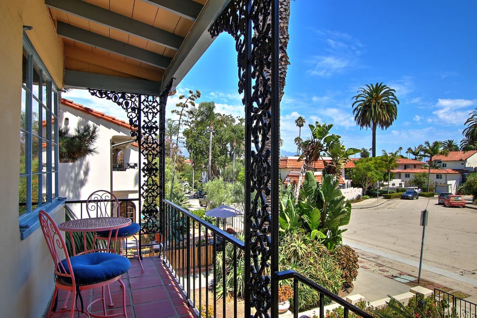 The outdoor front lanai is a great spot to enjoy morning coffee or happy hour drinks.