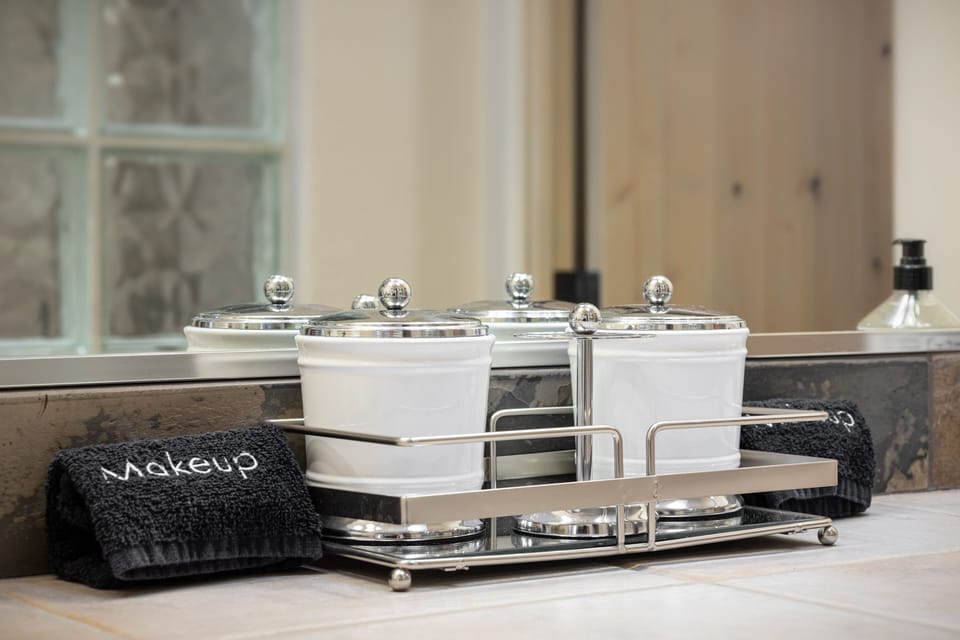 Bathroom amenities