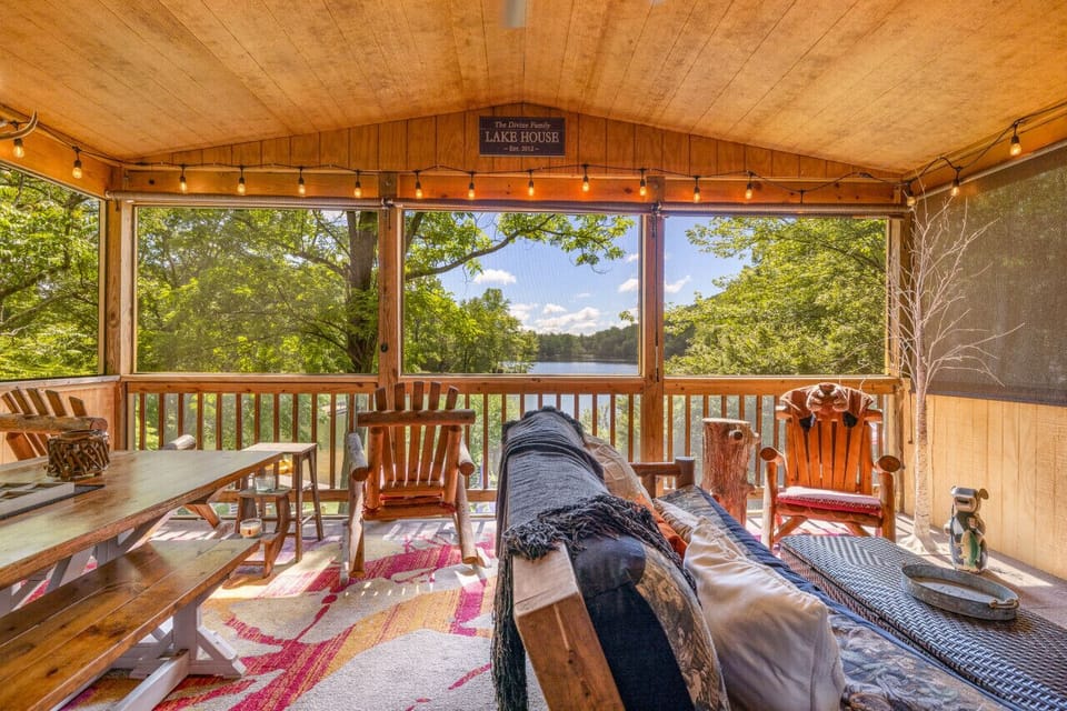 Lakeside screened porch for morning coffee & stunning views.