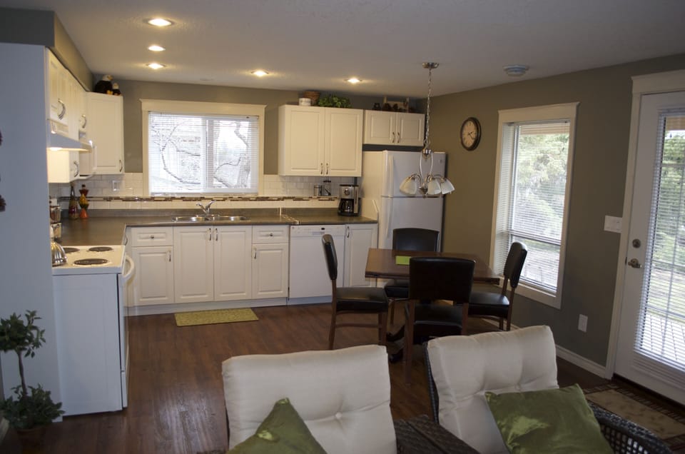 Spacious, fully equipped kitchen.