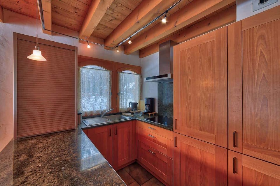 Fully fitted kitchen