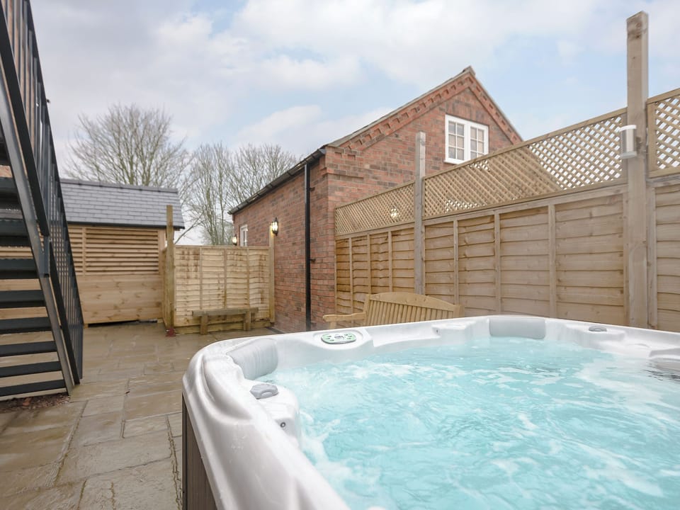 Relaxing hot tub | Harbour View - Riverside Barns, Wainfleet St. Mary, near Skegness
