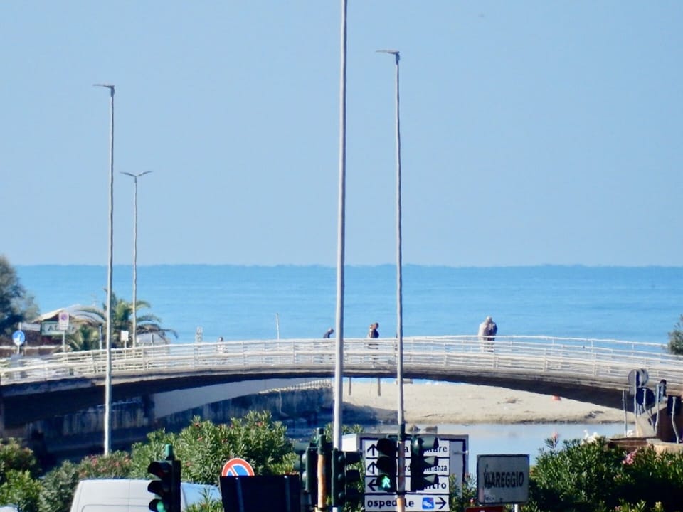 Lovely 3 bedroom apartment on the seaside with 3 bedrooms & 2 bathrooms. Apartment in Viareggio