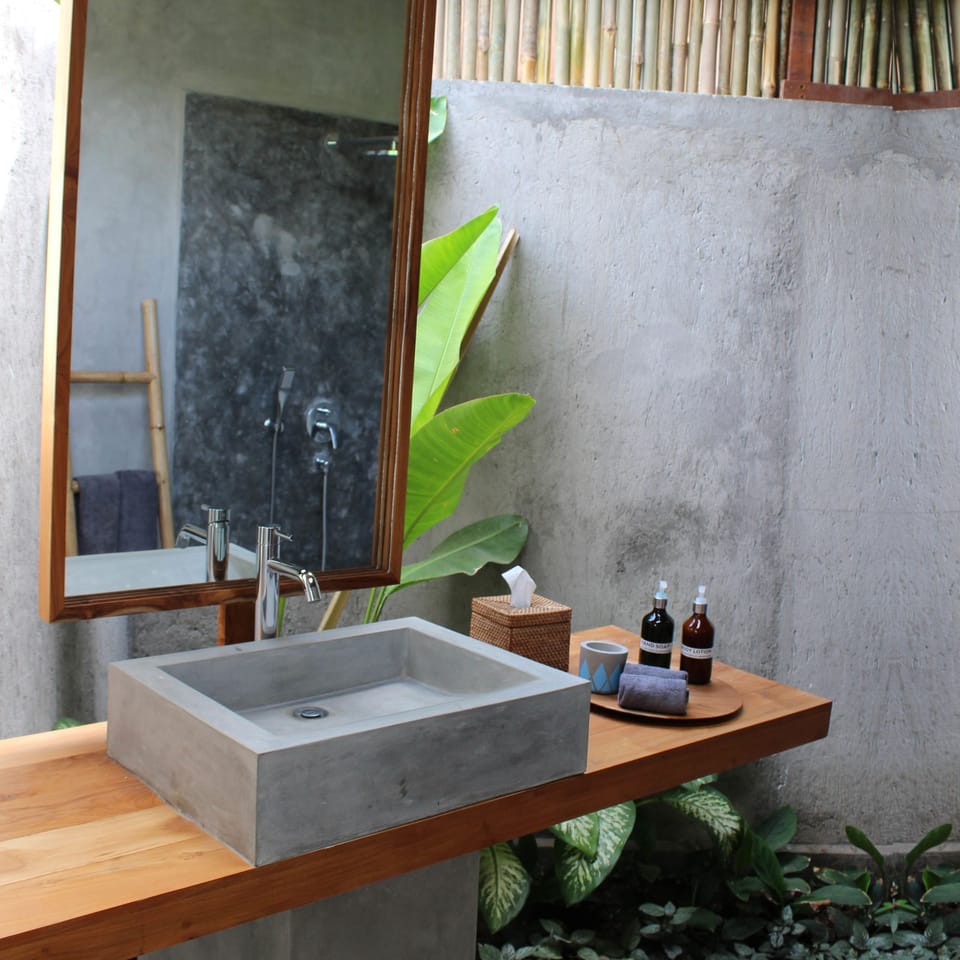Bathroom sink