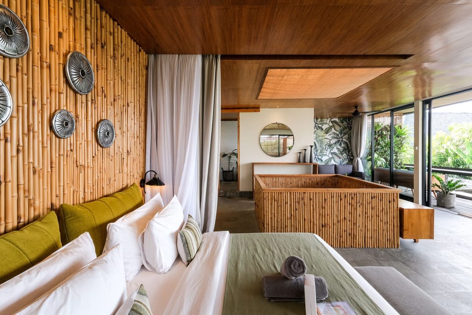 Luxury Room, 1 King Bed with Sofa bed, Ocean View, Oceanfront | Premium bedding, minibar, in-room safe, blackout drapes