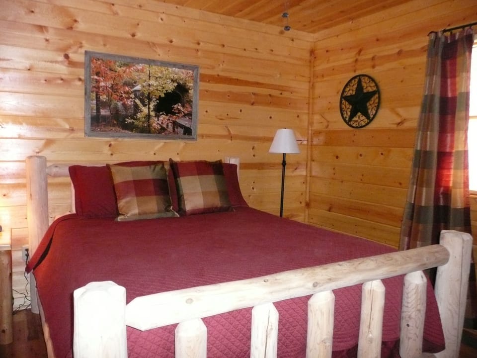 Fall room with queen size bed.