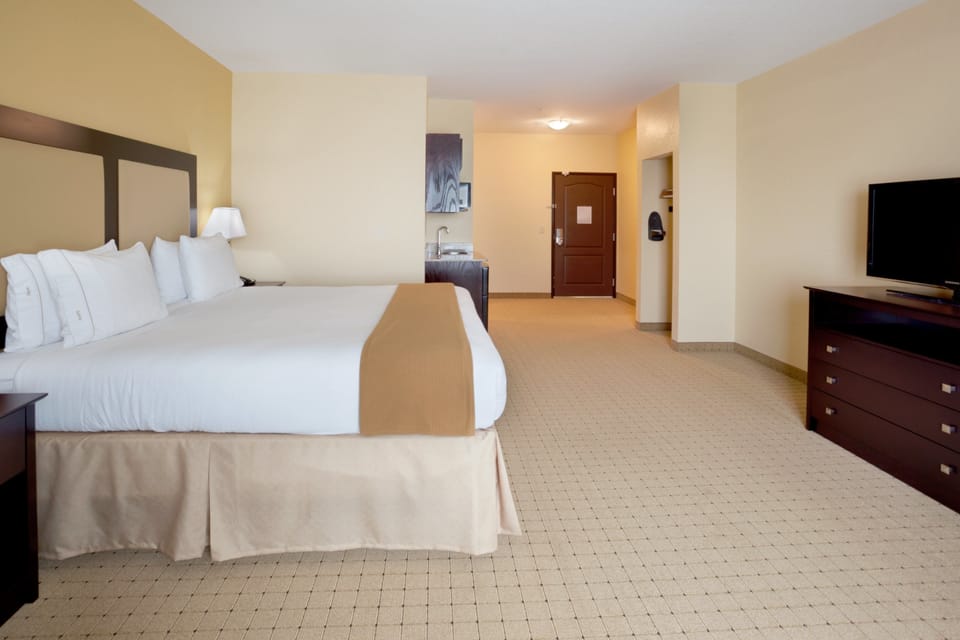 In-room safe, desk, iron/ironing board, cribs (free)