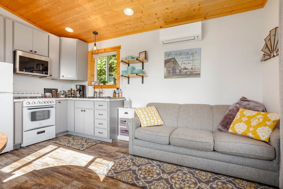 Fully Equipped Kitchenette for Culinary Adventures