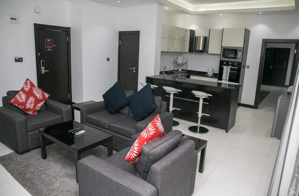 Presidential Suite, Non Smoking | Living room | Flat-screen TV