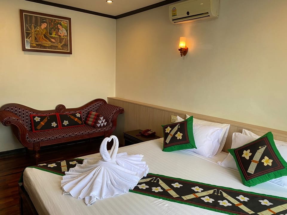 Junior Double Room | Desk, laptop workspace, blackout drapes, iron/ironing board