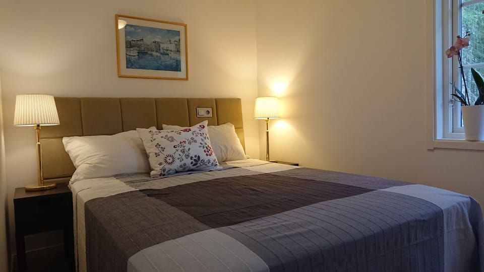 Premium Apartment | 2 bedrooms, blackout drapes, soundproofing, cribs (surcharge)
