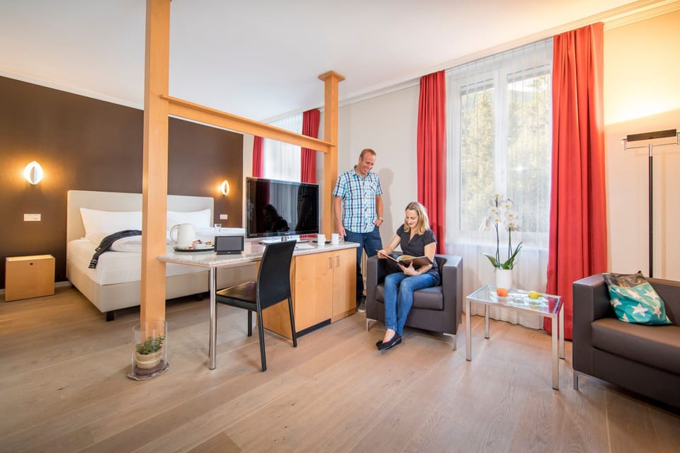 Deluxe Double or Twin Room, Balcony, Garden View | Hypo-allergenic bedding, minibar, in-room safe, desk