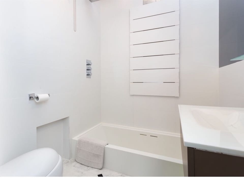 Ensuite huge bath that can double as a covered walk on shower
