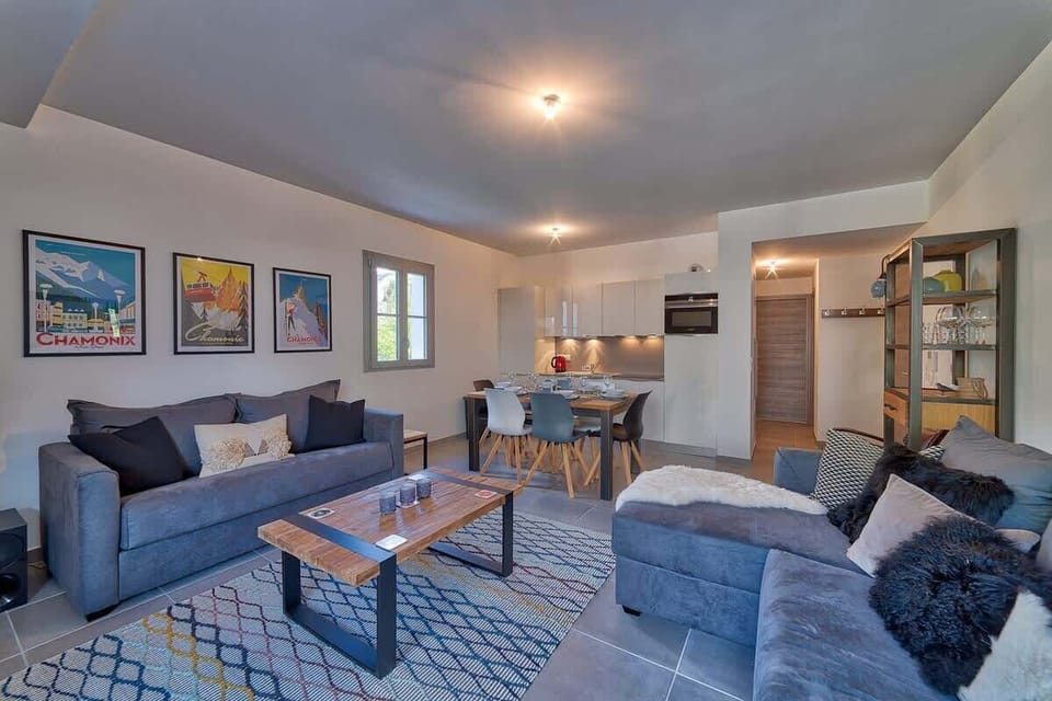Living room with kitchen/dining area 