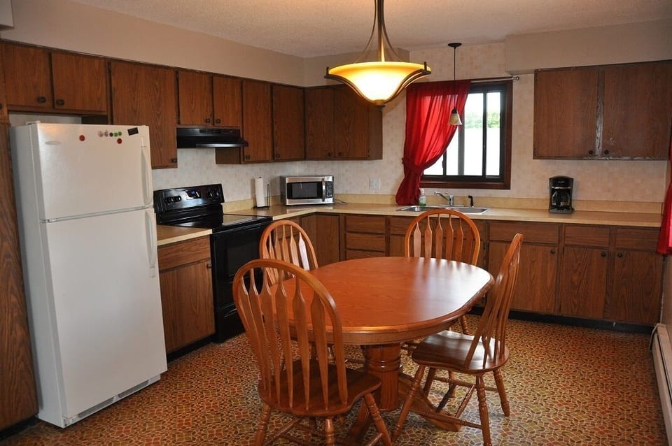 Kitchen/Dining Area
