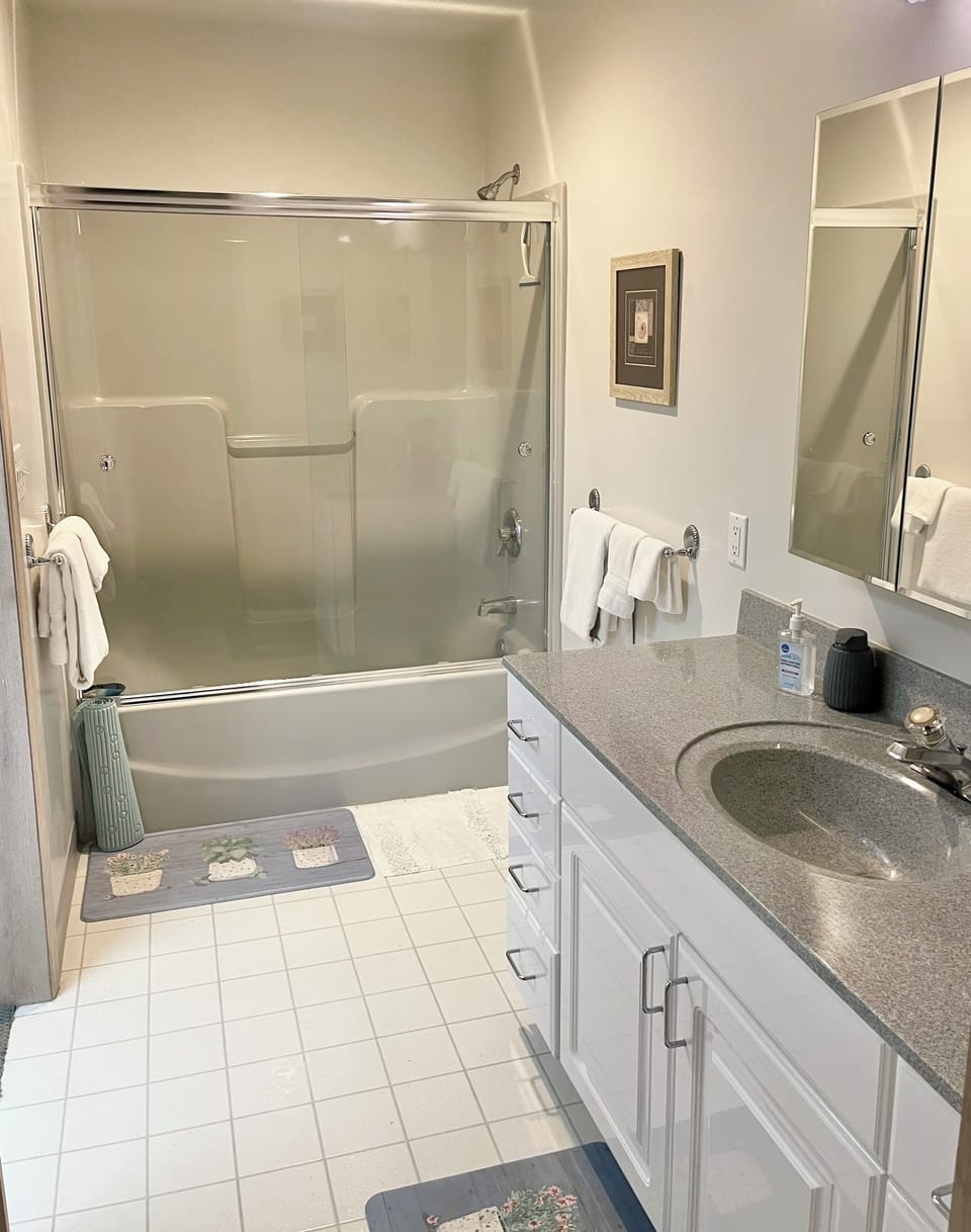 Middle floor 2nd bedroom bathroom.