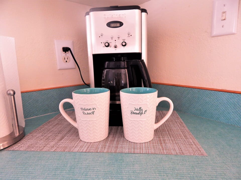 Well stocked kitchen- quality appliances