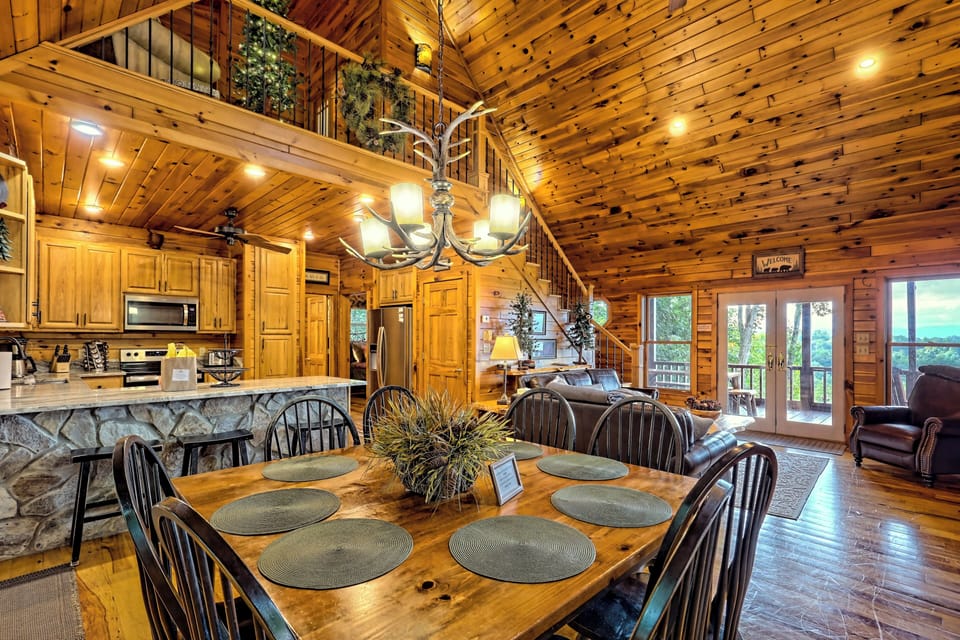 High ceilings, loft and  8 person dining table make this cabin  stunning