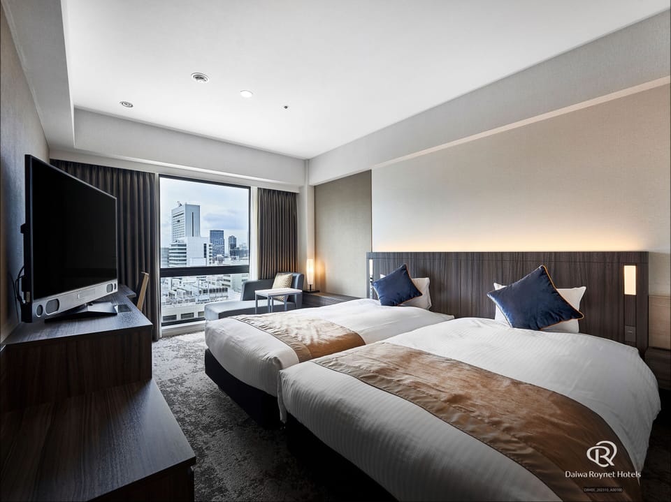 Hollywood Twin, Non Smoking | In-room safe, blackout drapes, iron/ironing board, free WiFi