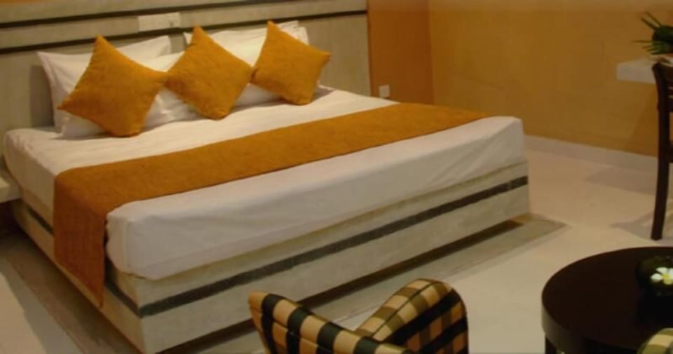 Standard Double or Twin Room, Non Smoking, Garden View | 4 bedrooms, blackout drapes, iron/ironing board, rollaway beds