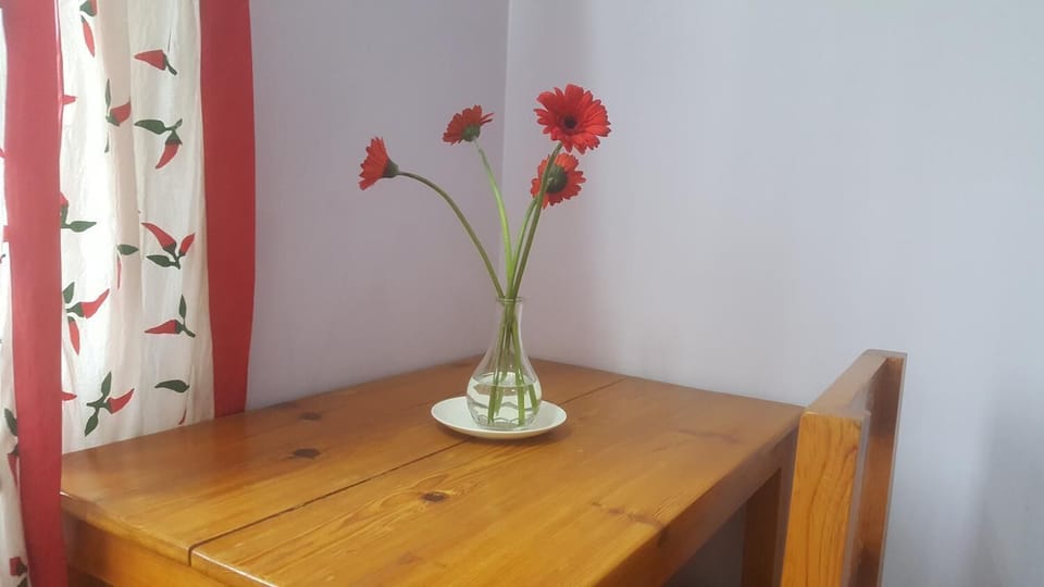 Desk, free WiFi