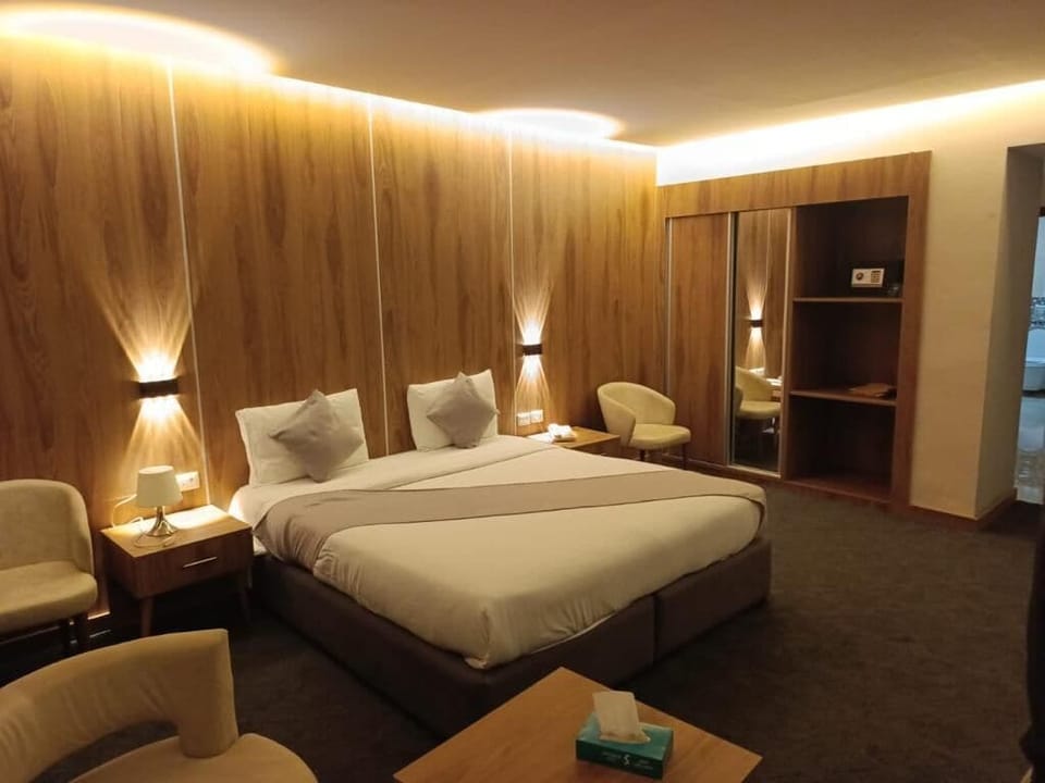Egyptian cotton sheets, premium bedding, pillowtop beds, in-room safe
