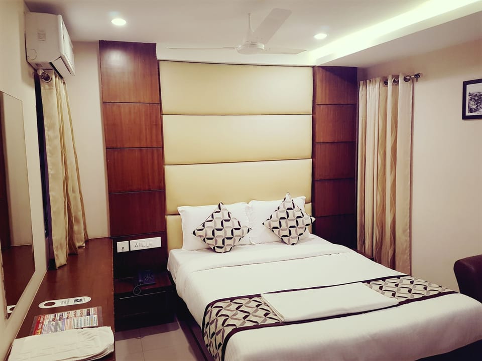 Soundproofing, free WiFi, bed sheets