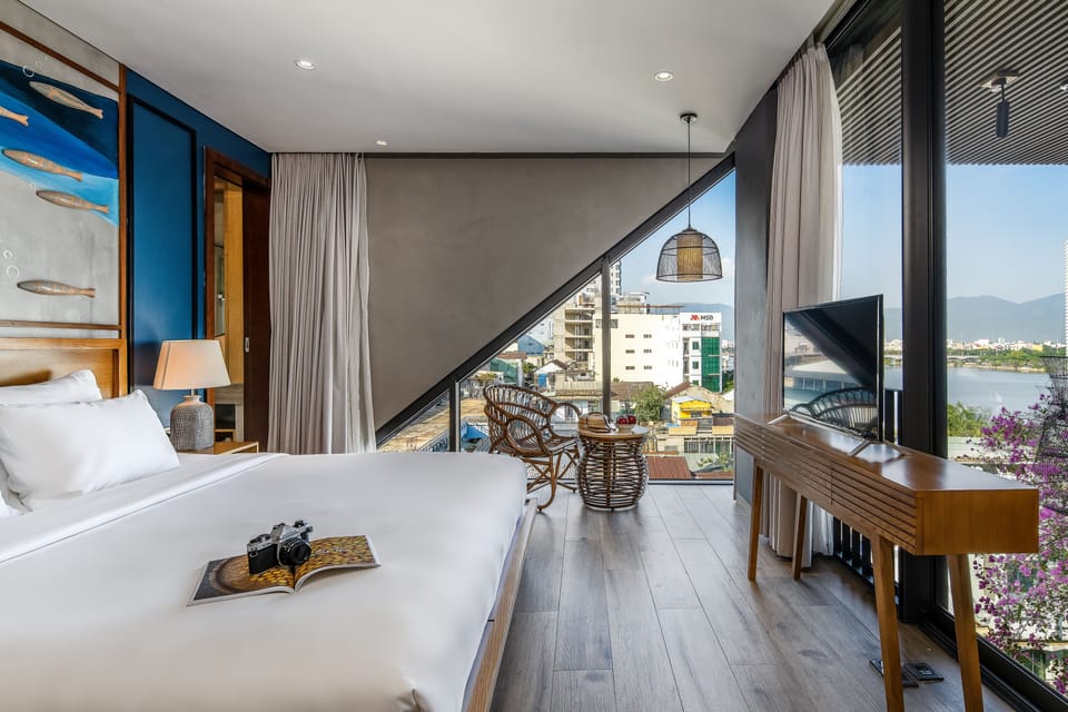 Seahorse's Deluxe Suite, River View | Blackout drapes, soundproofing, WiFi (free), individually decorated