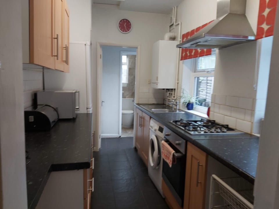 Economy House, Private Bathroom, Garden View (Contractors | Traders) | Private kitchen | Coffee/tea maker, fridge, microwave, oven