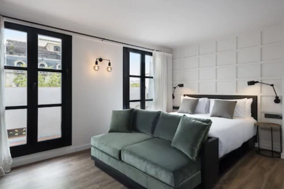 Junior Suite | Egyptian cotton sheets, premium bedding, free minibar items