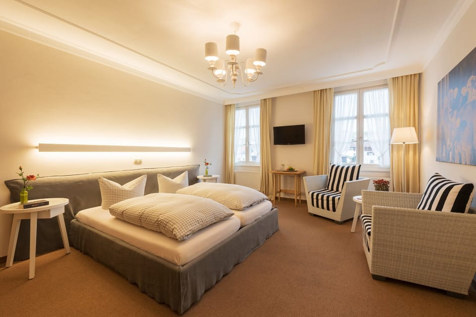 Comfort Double Room | Hypo-allergenic bedding, in-room safe, individually decorated