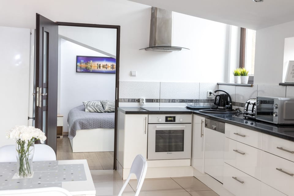 Deluxe Apartment, Multiple Beds, Non Smoking, City View | Laptop workspace, iron/ironing board, free WiFi, bed sheets