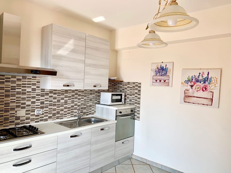 Villa, 5 Bedrooms | Private kitchen | Microwave, oven, stovetop, espresso maker
