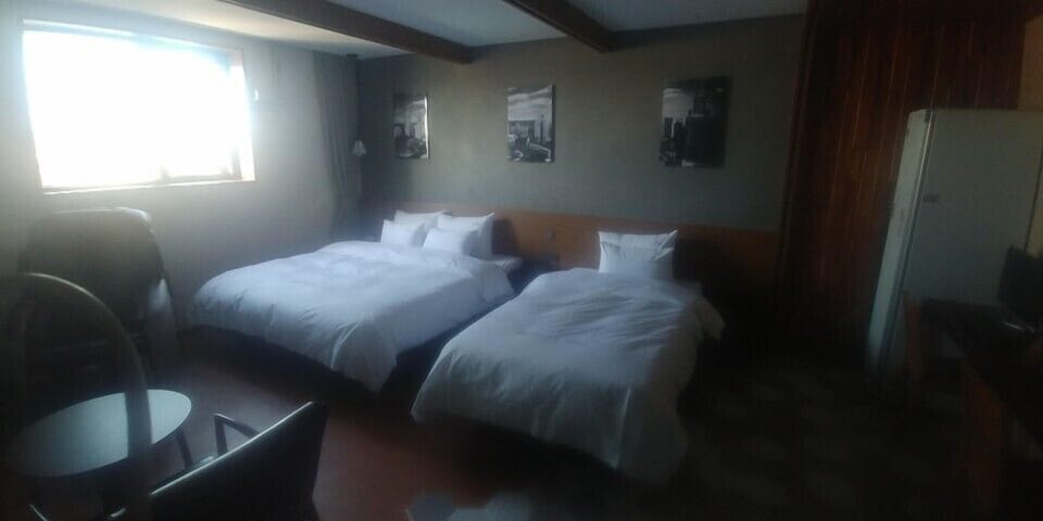 VVIP Twin Room (No Breakfast on Monday) | Free WiFi, bed sheets