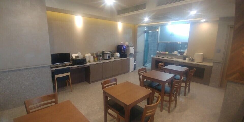 Free Korean breakfast on weekdays