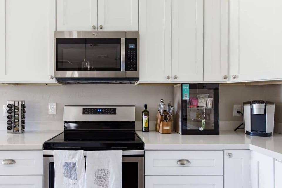 Clean and well equipped with everything you need to cook!